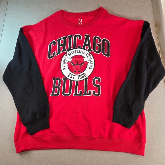 Chicago Bulls NBA Sweatshirt 2X Red Black Crewneck Pullover 2022 - Picture 1 of 9